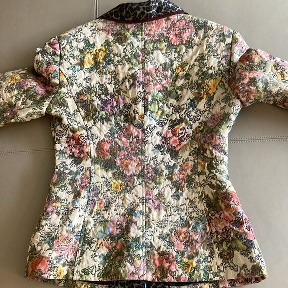 Renee DuMarr Women’s Floral Embroidered Fitted Blazer w/Animal Print Collar. - Picture 2 of 10